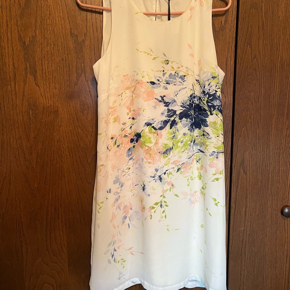 Beautiful lightweight dress NWT